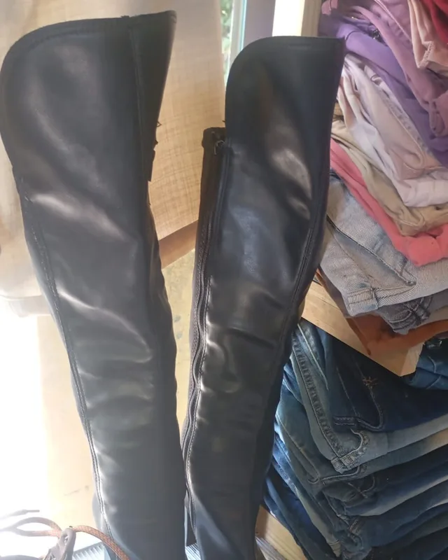 Bota preta de cano alto